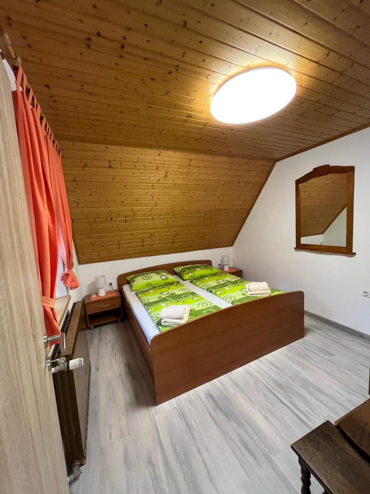 Apartmaji In Sobe Cuder Soča Стая снимка